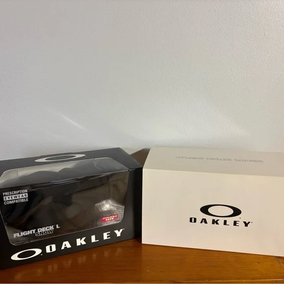 Oakley Flight Deck L Matte Black w/Prizm Jade Snow Goggles - Picture 4 of 5